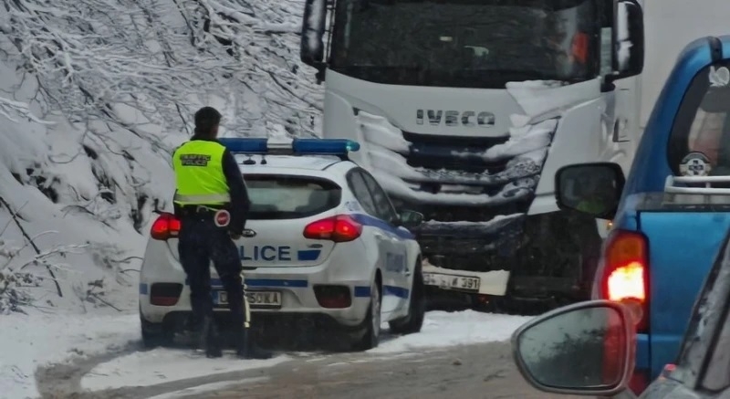 Истински транспортен хаос се разигра тази сутрин в Северозапада научи