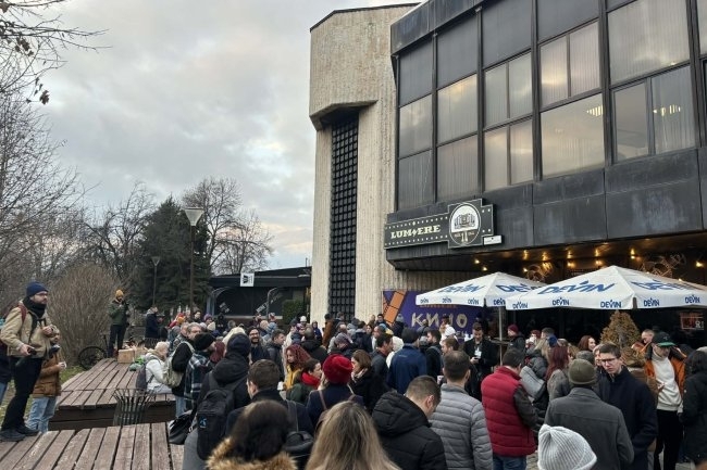 Асоциацията на европейските журналисти – България организира тази сутрин протестно