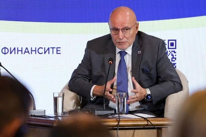 Управителят на БНБ Димитър Радев: Вдигането на данъци има цена