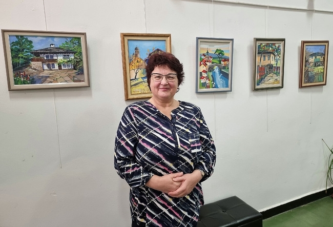 Самостоятелна изложба на художничката Елена Манчева от Лом бе открита