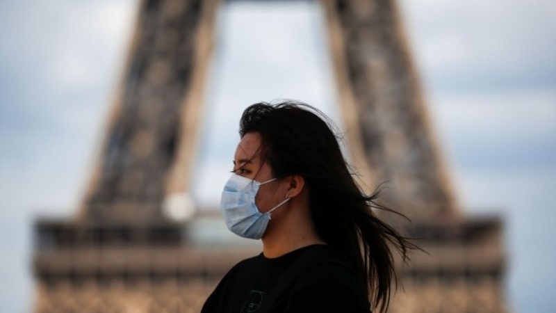 Френският министър председател Жан Кастекс заяви че носенето на предпазна маска