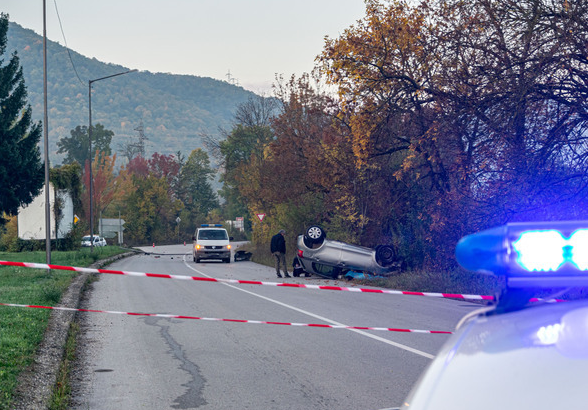 Младо момиче е загинало при тежка катастрофа край Ботевград съобщиха
