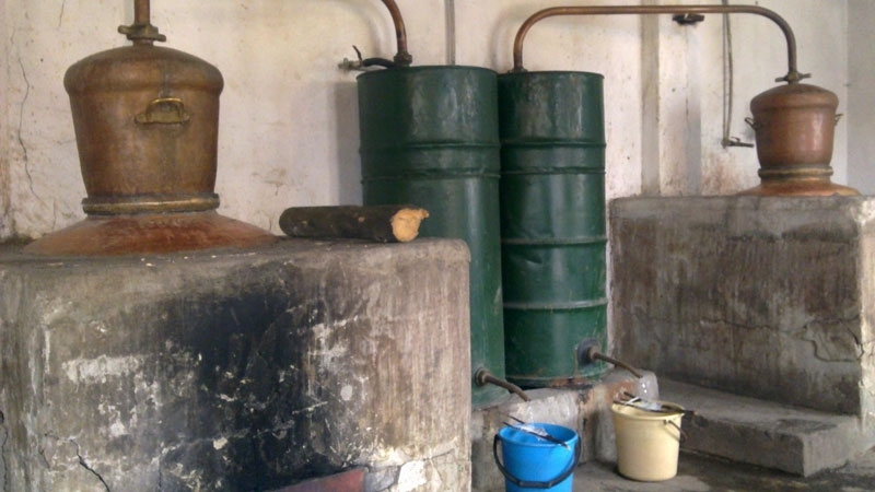 Полицията е иззела нелегална ракия в Монтанско съобщават от областанат