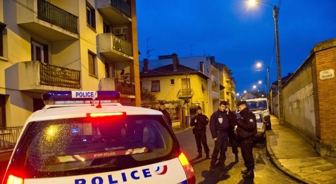 Деветнайсет души бяха задържани вчера във Франция след като активисти