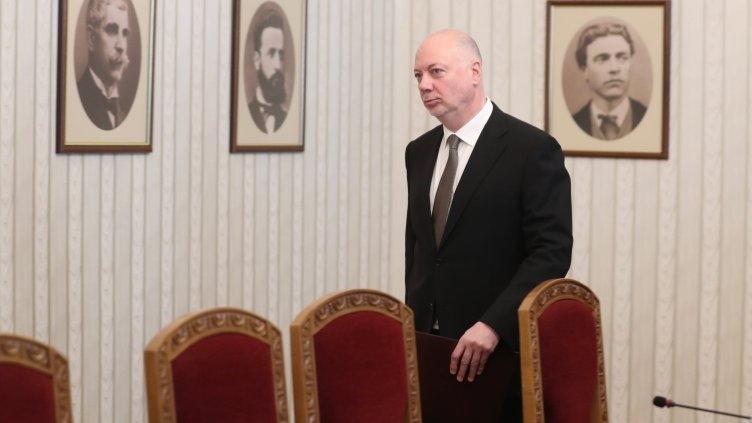 Очакваме конституционната процедура да се развива в духа на Конституцията