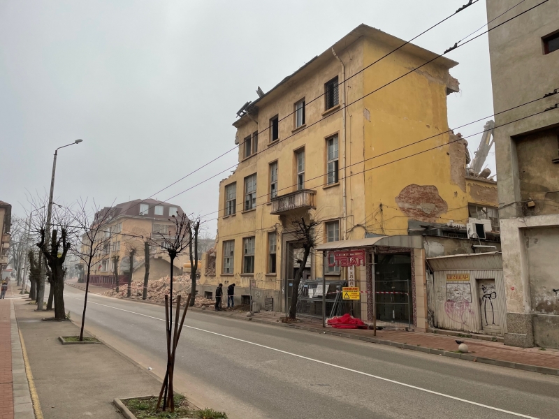 Сбогуване с миналото! Бутнаха бившата печатница във Враца, отиде си ...