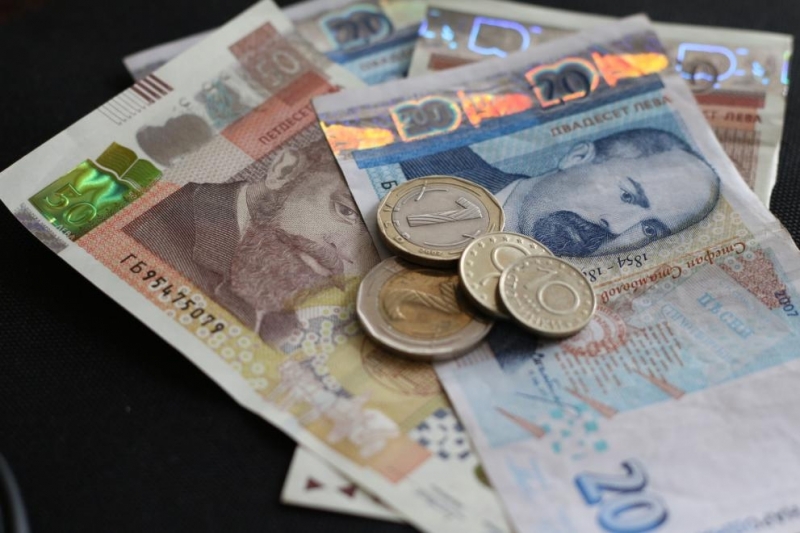 Изплащането на социални помощи и добавки от Агенцията за социално