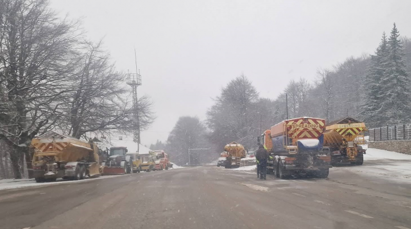 В област Монтана 14 машини чистят снега по пътищата от