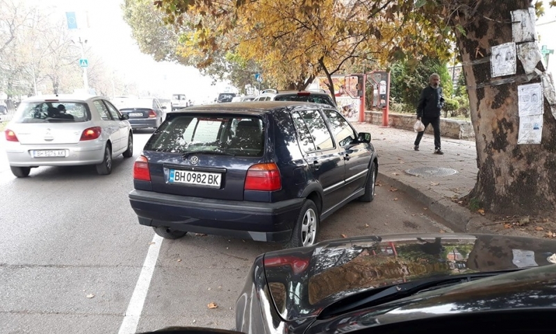Безобразното паркиране в крайдунавския град не спира да изумява видинчани