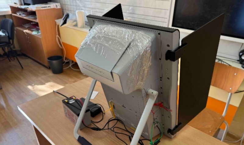 Видински техници спасиха машинния вот след като заради по дебела хартия