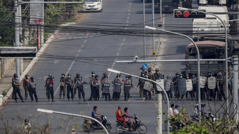Полицията в Мианма взе мерки за да попречи на противниците на