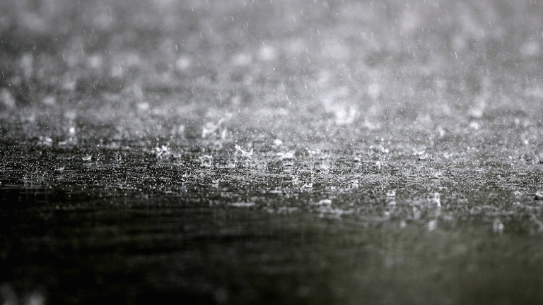 Стотици хиляди японски граждани са евакуирани в Западна и Централна Япония заради