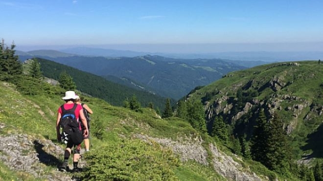 Времето в планините е хубаво и тихо  Ще бъде много топло  затова хората трябва