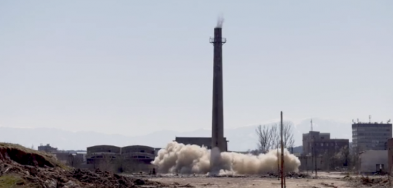 В ранния следобед бе взривен комина на бившия завод Подова