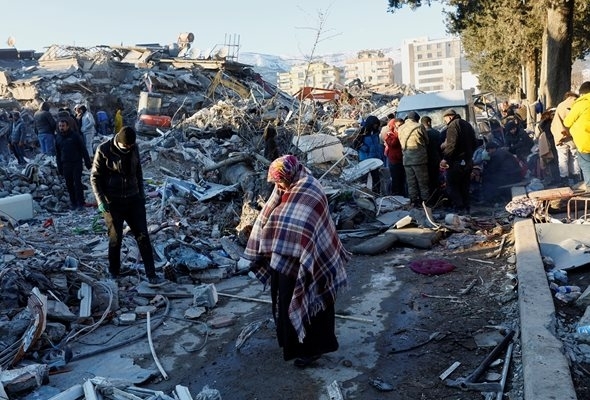 Близо десет дни след разрушителните трусове две жени бяха спасени