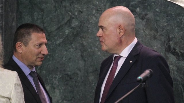 Министърът на правосъдието Крум Зарков насрочи изслушване на Иван Гешев