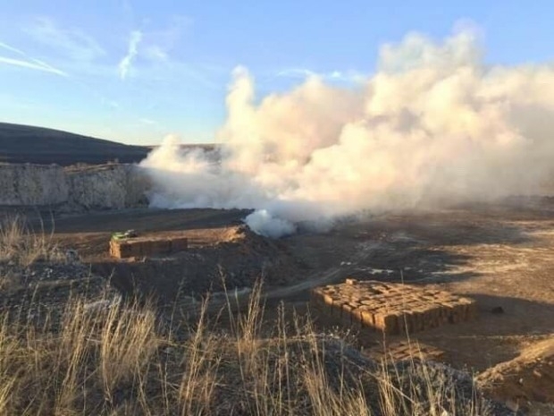 Близо 15 тона бали слама изгоряха при пожар в Монтанско