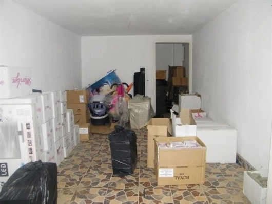 Униформени откриха цигари без бандерол в дома на мъж от