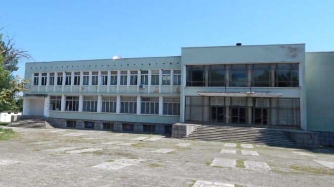 Ретроспективна фотоизложба награждаване на изявени дейци и празничен концерт са