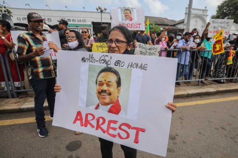 Изпадналият в затруднение президент на Шри Ланка заседна във вторник