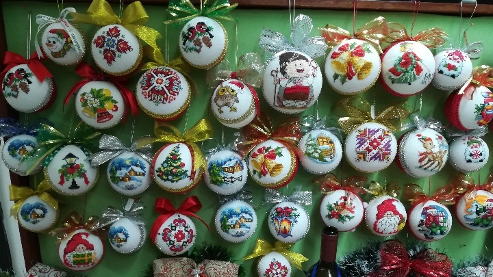 Благотворителен коледен базар беше открит във Видин Дванайсет приложници предлагат