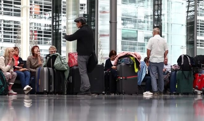 Българите отмениха хиляди екскурзии за март и април