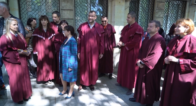 Прокурори и следователи от Монтана излязоха на протест пред съдебната