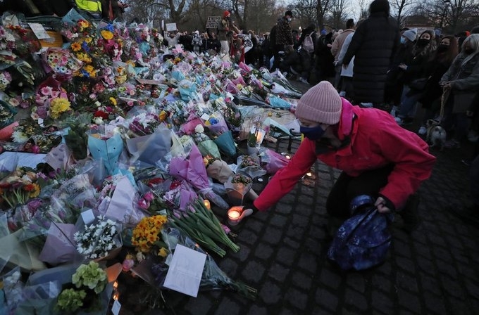 Стотици души се събраха вчера да почетат паметта на млада