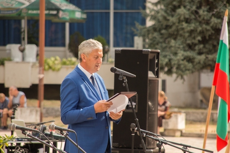 С тържествена церемония община Мездра отбеляза 134 години от Съединението