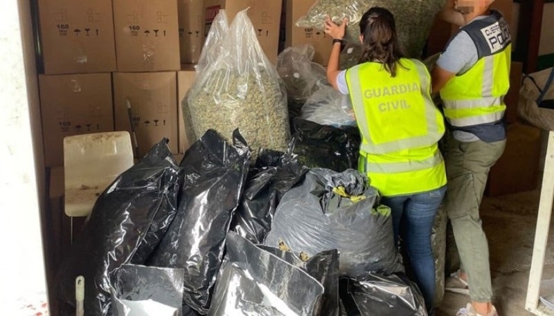 Испанската полиция съобщи днес че е иззела 32 тона канабис