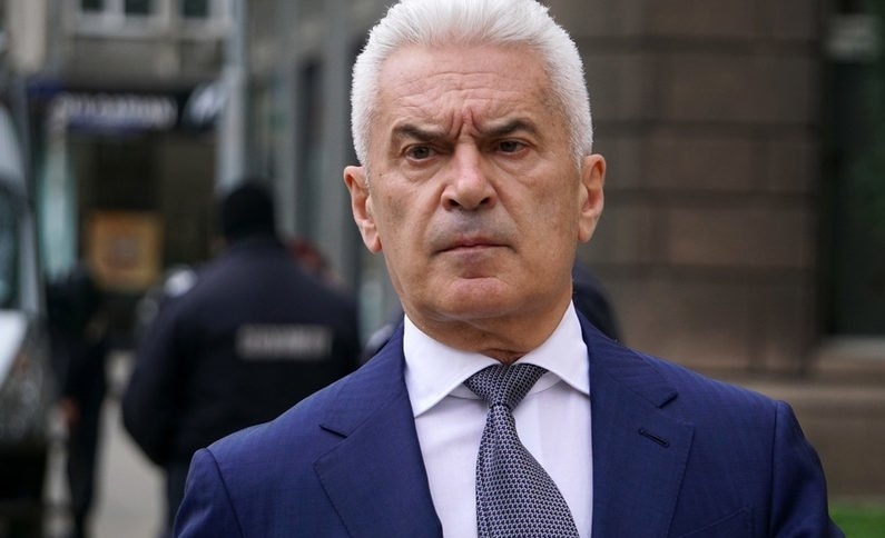 Трима адвокати на Волен Сидеров са обжалвали наложената му гаранция