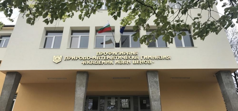 Общо 25 има зрелостници от 19 училища ще получат национална диплома