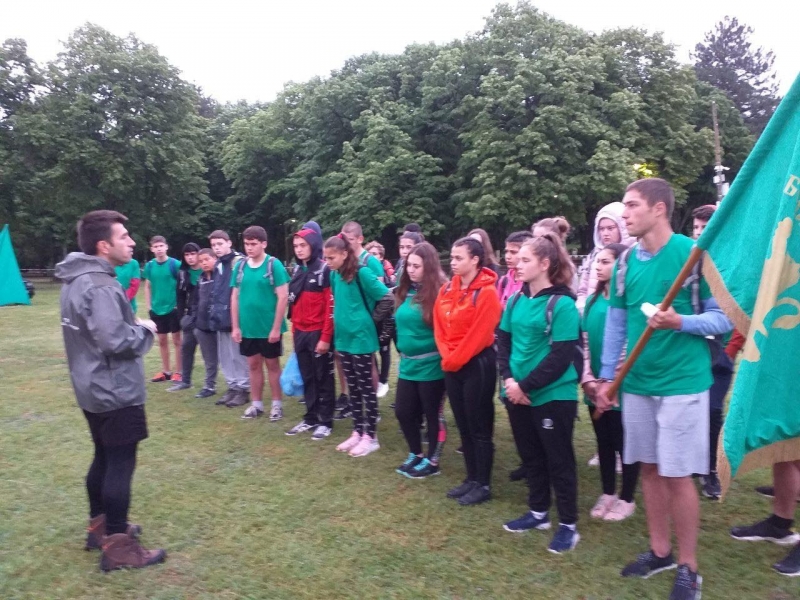 Днес походниците от Козлодуй тръгнаха по стъпките на Ботевата чета