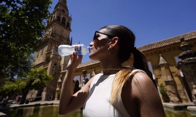 Испания продължава да се бори с трета за годината гореща