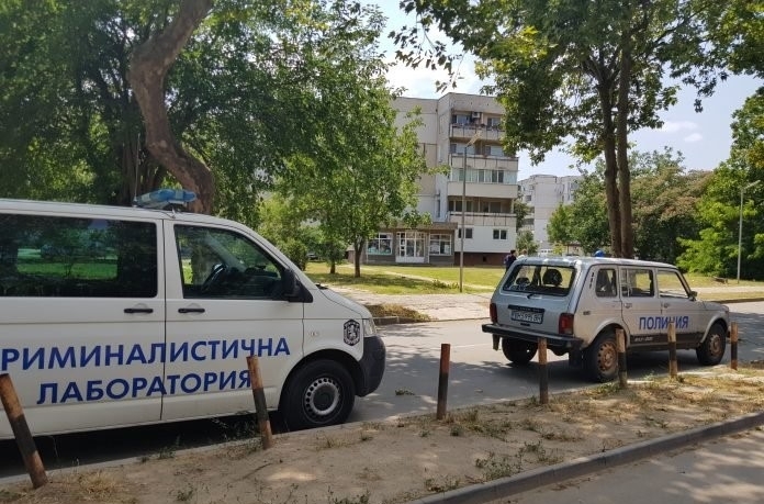 Извънредно! Удариха заложна къща в Козлодуй, задигнаха крупна сума пари и много злато /снимки/