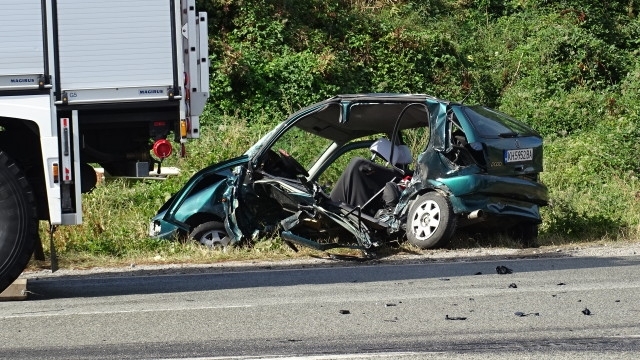 Трима младежи са пострадали при катастрофа в района на Дупница съобщиха