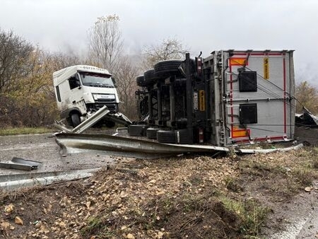 Временно е ограничено движението в двете посоки по път I 1