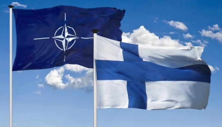 Финландия официално стана член на НАТО Това съобщиха от Deutsche Welle Знамето на Финландия ще бъде издигнато пред централата