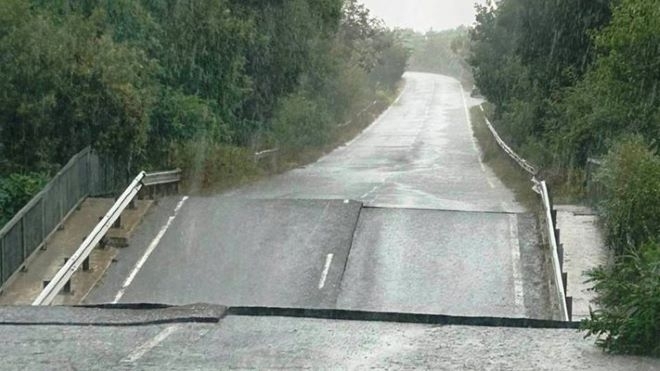 Днес ще започне изграждането на временно съоръжение при Царево по
