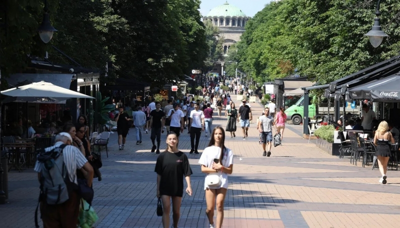 Средната заплата в България достигна 1444 евро през второто тримесечие
