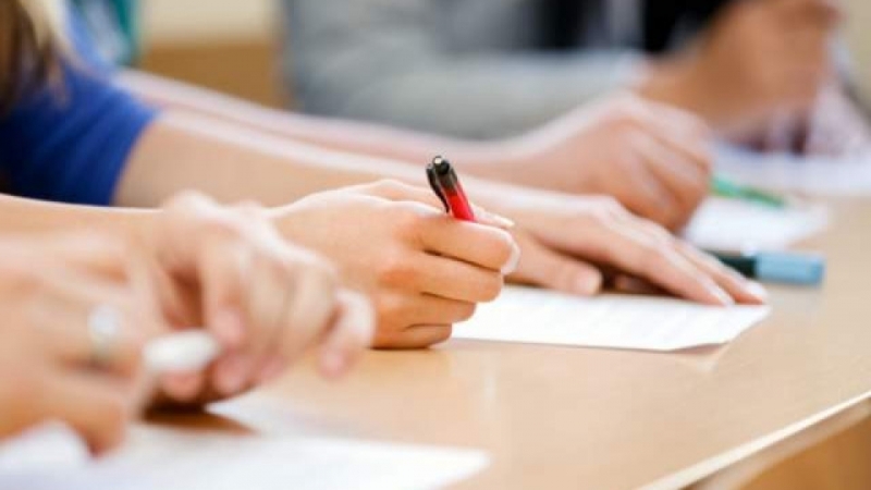 Над 46 000 зрелостници ще пишат по вариант 1 на
