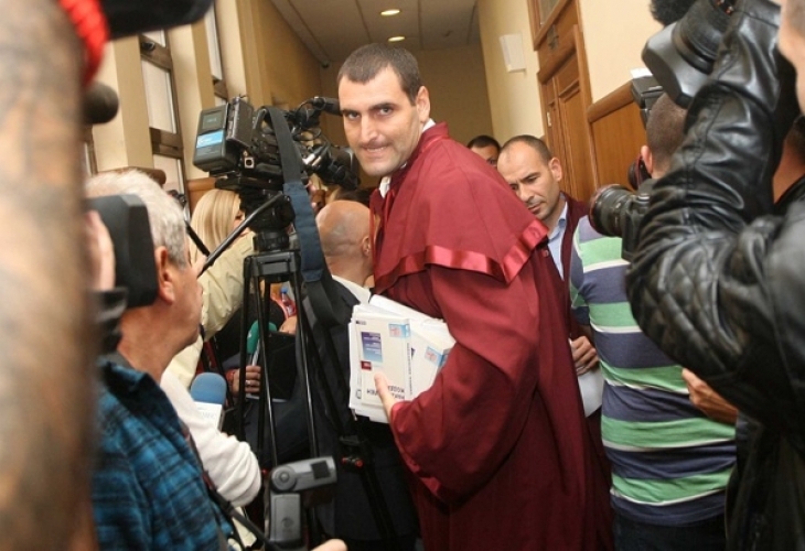 Специализираният съд остави в ареста Петър Харалампиев и задържаните служители