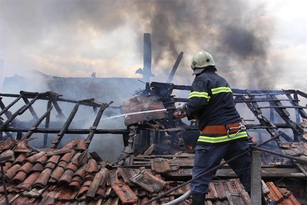 Гараж е изпепелен от пожар в село Киселево вчера съобщават