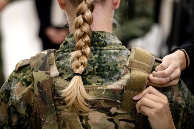 Гърция въвежда доброволна военна служба за жени