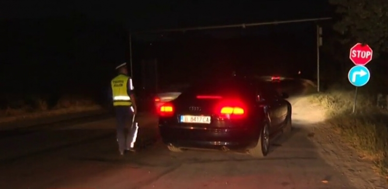 Служители на реда са хванали пиян шофьор да управлява лекия