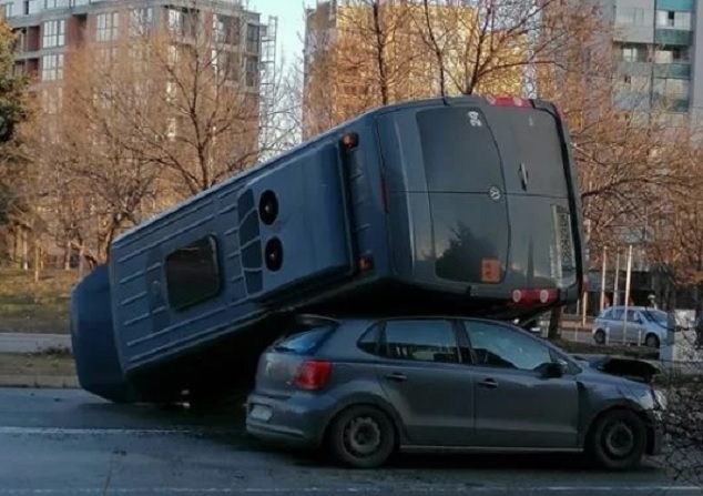 Безумна катастрофа е станала тази сутрин в столичния квартал Младост