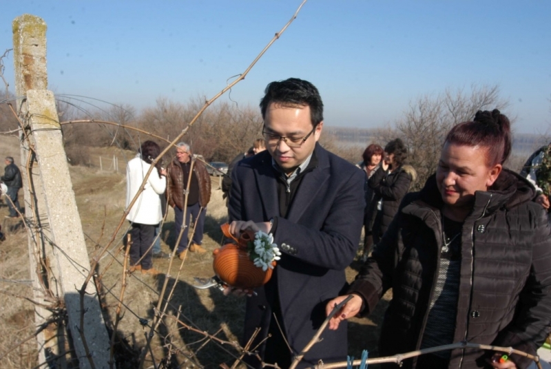 Китайският бизнесмен Цън Цон се включи в празнуването на Трифон