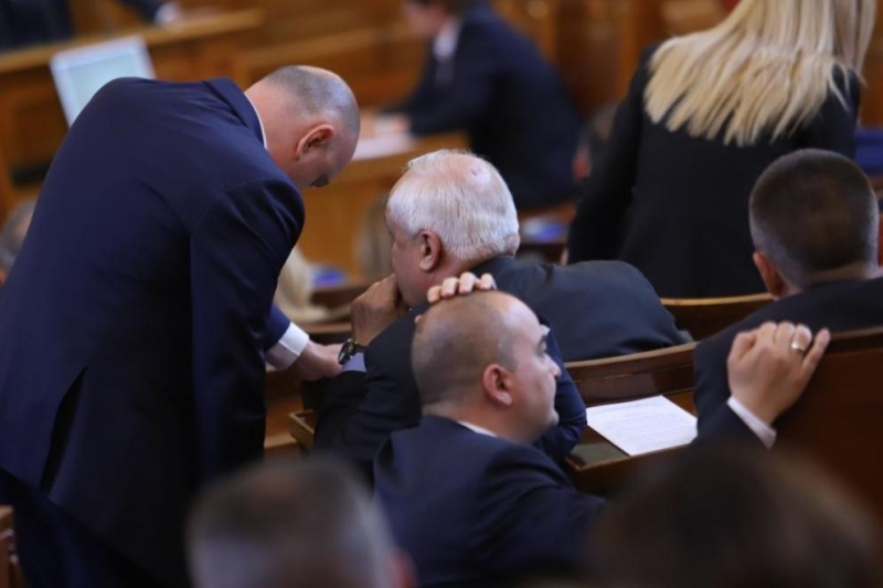 Депутатите ще обсъдят проект за изменение на Закона за държавния