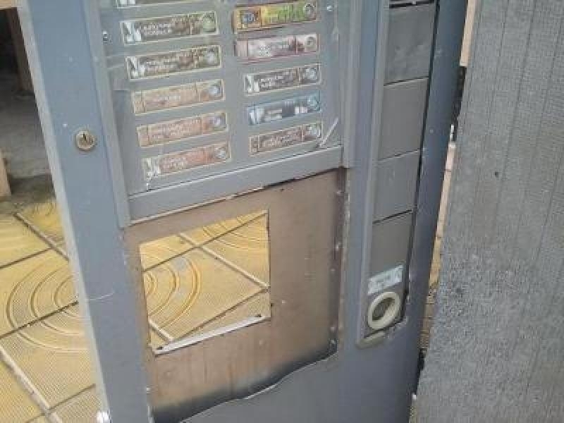 Малолетни са разбили автомат за кафе в Мездра съобщиха от