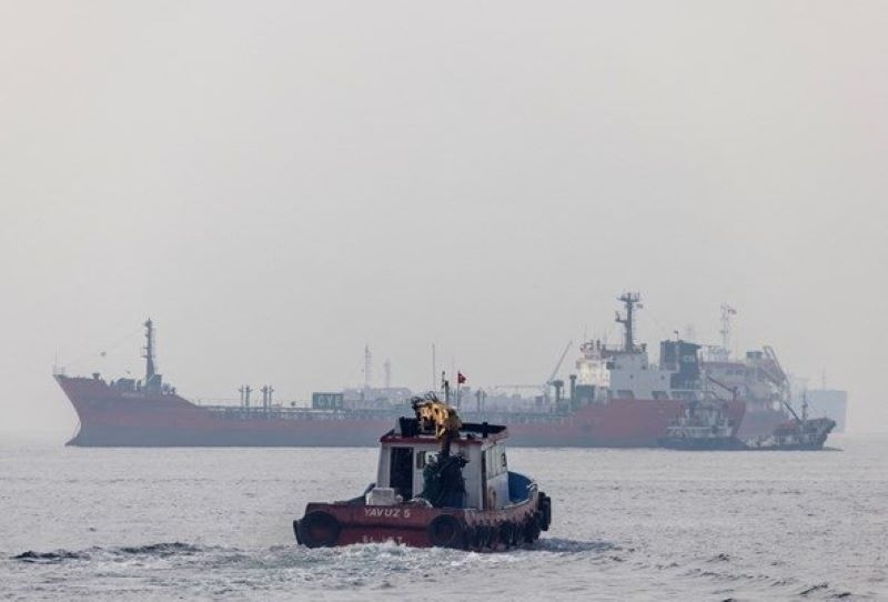Бебе е загинало при корабокрушение на лодка с мигранти край
